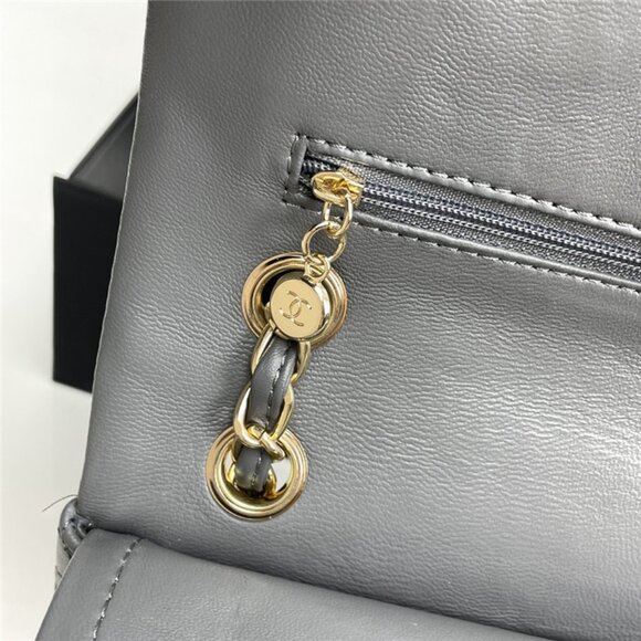 Classic Flap Women's Handbag - Picture 7 of 8